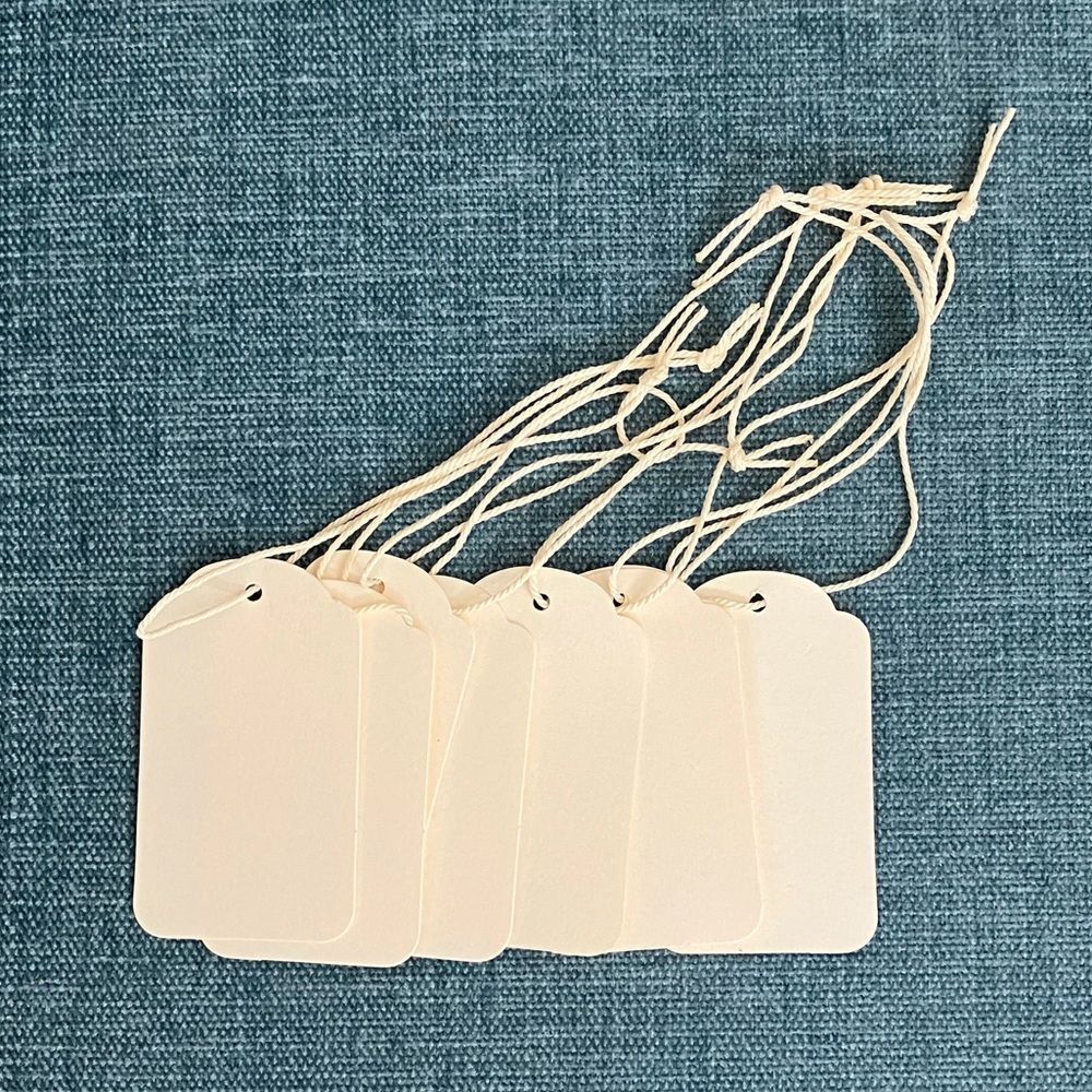 7 White Gift Tags